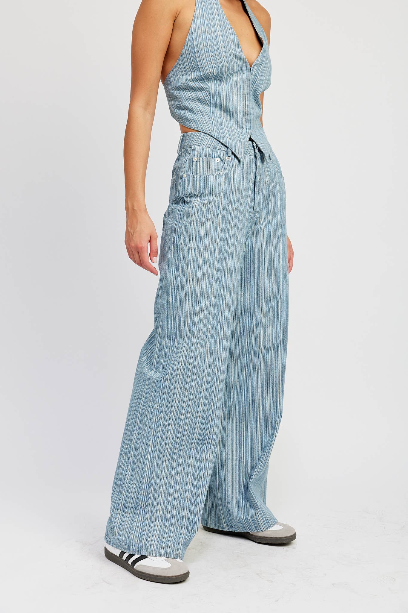 Mid-rise wide leg pants